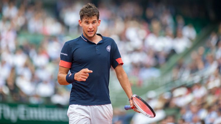 Dominic Thiem selebrasi usai kalahkan Alexander Zverev di perempatfinal Prancis Terbuka 2018. Copyright: © Getty Images