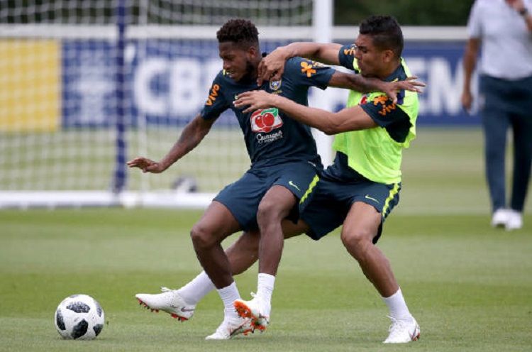 Fred terancam absen di turnamen empat tahunan tersebut akibat cedera yang dideritanya saat menjalni sesi latihan. Copyright: © Getty Images