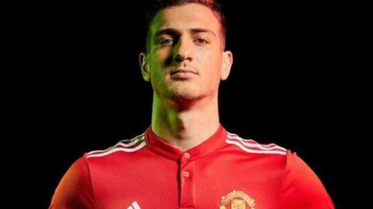 Diego Dalot, pemain baru Manchester United. Copyright: © www.givemesport.com