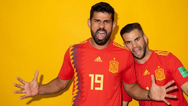Diego Costa dan Nacho Fernandez dalam sesi foto Timnas Spanyol untuk Piala Dunia 2018. Copyright: © INDOSPORT