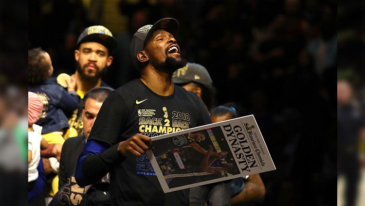 Selebrasi Kevin Durant di NBA Final 2018. Copyright: © Gregory Shamus/Getty Images