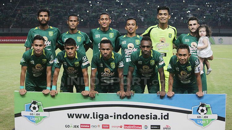 Skuat Persebaya Surabaya akan menjalani pertandingan tunda melawan Persija Jakarta. Copyright: © Fitra Herdian/INDOSPORT