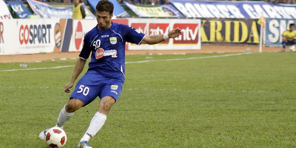 Miljan Radovic saat masih aktif bermain di Persib Bandung. Copyright: © Getty Images