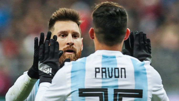 Cristian Pavon dan Lionel Messi di Timnas Argentina untuk Piala Dunia 2018. Copyright: © Daily Star