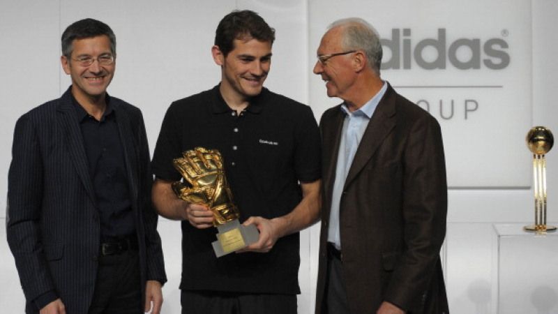 Iker Casillas saat meraih Golden Glove untuk Piala Dunia 2010 Copyright: © Getty Images