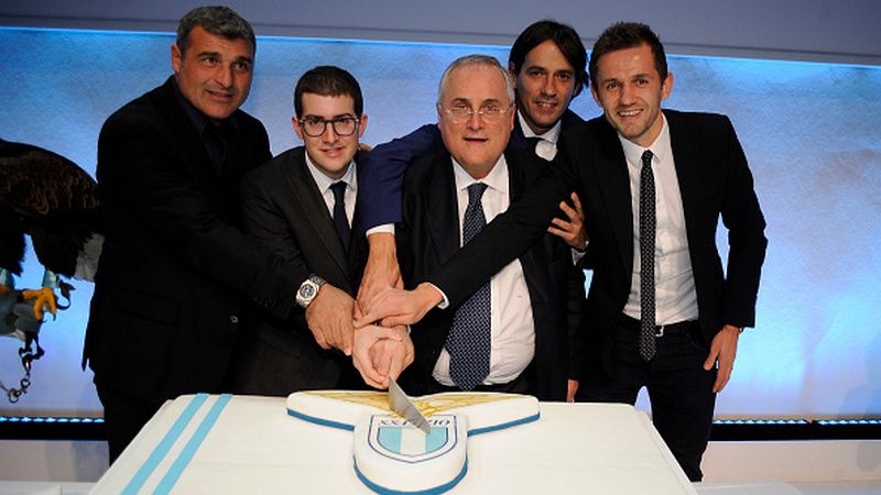 Presiden Lazio, Claudio Lotito (tengah). Copyright: © Getty Images