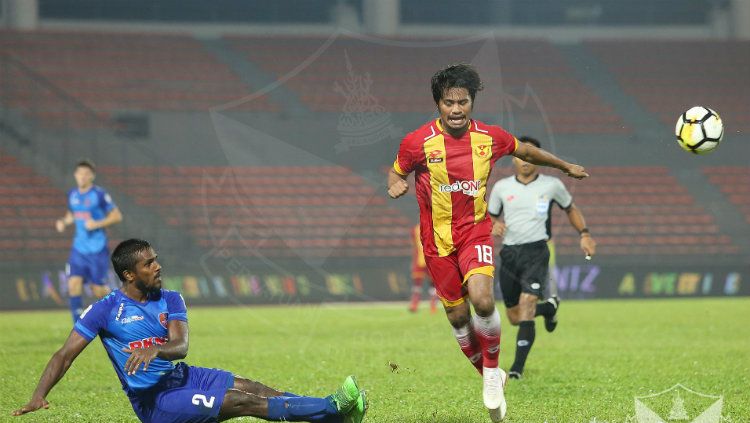 Pelatih kepala Barito Putera, Djajang Nurdjaman mengaku kepincut eks pemain Selangor FA, Ilham Udin Armayn. Copyright: © Ofisial Selangor FA