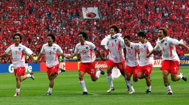 Korea Selatan mampu menampilkan permainan yang fantastis saat bermain di tanahnya sendiri pada Piala Dunia 2002 silam. Copyright: &copy; Getty Images