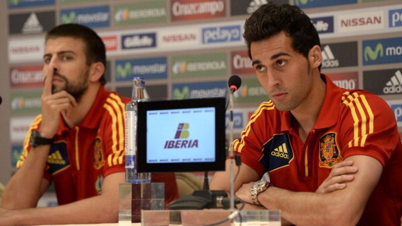 Gerard Pique dan Alvaro Arbeloa saat masih membela Timnas Spanyol. Copyright: © Getty Images