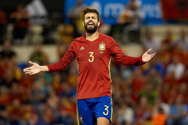 Bek Timnas Spanyol, Gerard Pique. Copyright: © Mirror.co.uk