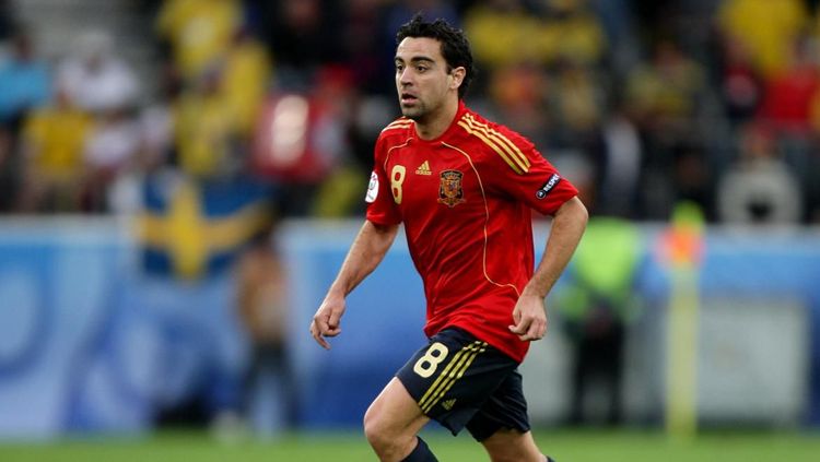 Xavi Hernandez saat masih mengenakan jersey timnas Spanyol. Copyright: © Getty Images