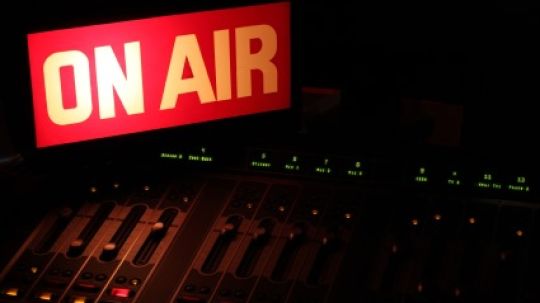 Ilustrasi Siaran Radio Copyright: © Mr. Media Training