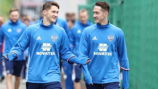 Anton dan Aleksei Miranchuk yang akan memperkuat Rusia di Piala Dunia 2018 Copyright: © the Guardian