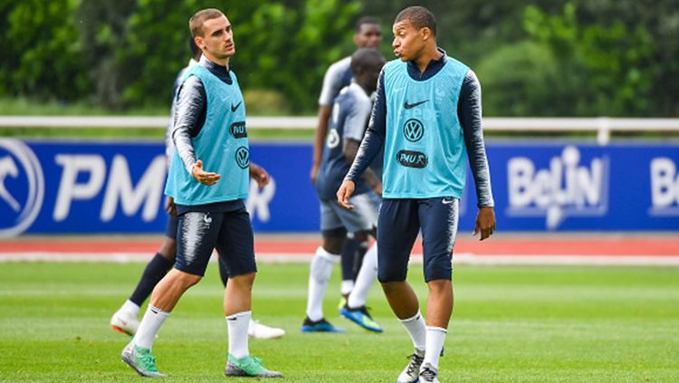 Kylan Mbappe dan Antoine Griezmann di sesi latihan Prancis. Copyright: © Getty Images