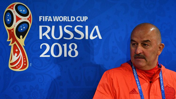 Pelatih Timnas Rusia, Stanislav Cherchesov dalam jumpa pers. Copyright: &copy; INDOSPORT