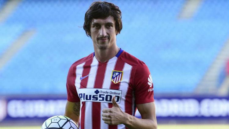 Inter Milan menjajaki peluang memboyong bek Stefan Savic dari Atletico Madrid. Sebagai gantinya, mereka siap melepaskan Marcelo Brozovic ke Los Rojiblancos. Copyright: © Getty Images