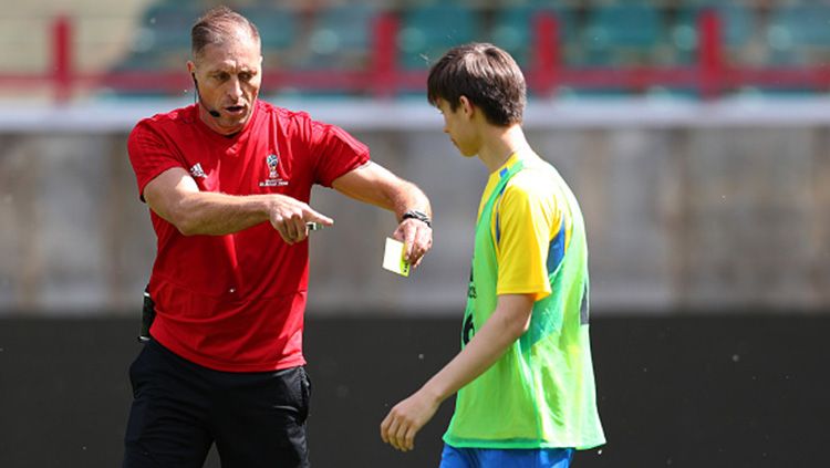 Nestor Pitana wasit yang akan memimpin laga permbukan Piala Dunia 2018. Copyright: © Getty Images