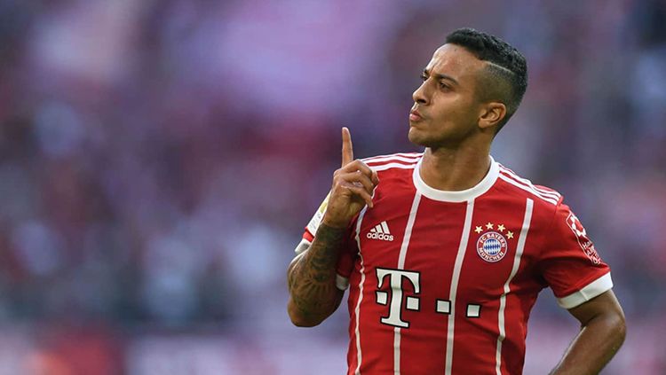 Pelatih sepak bola Liverpool, Jurgen Klopp, ternyata punya alasan ini yang membuat dirinya 'ngebet' untuk mendatangkan bintang Bayern Munchen, Thiago Alcantara. Copyright: © Getty Images