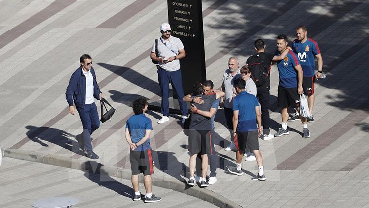 Julen Lopetegui saat akan meninggalkan hotel Timnas Spanyol. Copyright: © Marca