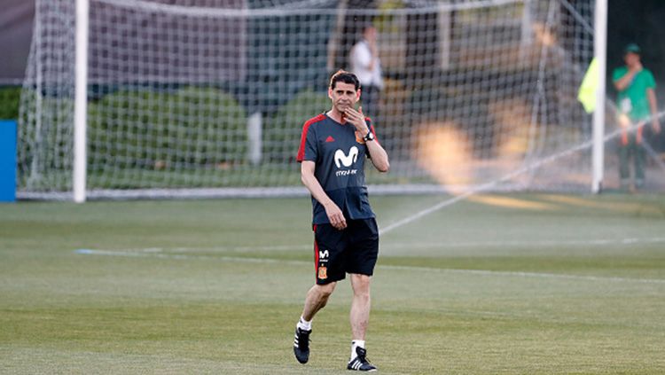 Fernando Hierro langsung jalani latihan perdana bersama Timnas Spanyol. Copyright: © Getty Images