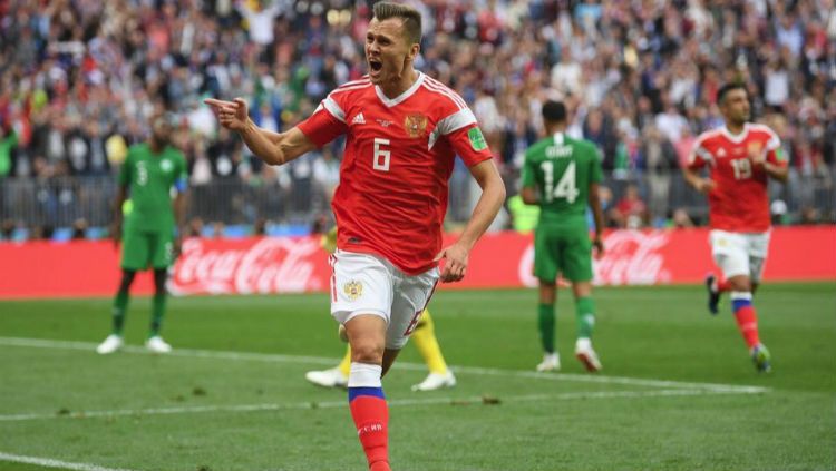Denis Cheryshev merayakan gol keduanya untuk Rusia di laga pembuka Piala Dunia 2018. Copyright: © twitter.com