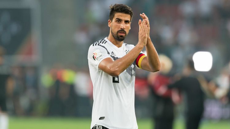 Sami Khedira menjadi salah satu bintang Juventus yang terancam dengan bergabungnya Maurizio Sarri. Copyright: © Getty Images