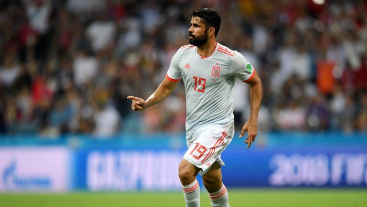 Diego Costa mencetak gol saat Spanyol berhadapan dengan Portugal di Piala Dunia 2018. Copyright: © Twitter @indyfootball