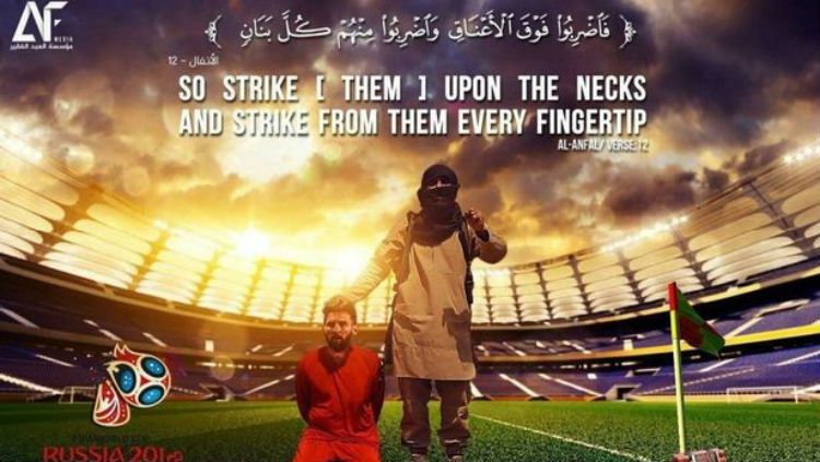 Sebuah poster ISIS mengancam akan menembak kepala Lionel Messi Copyright: © mirror.co.uk