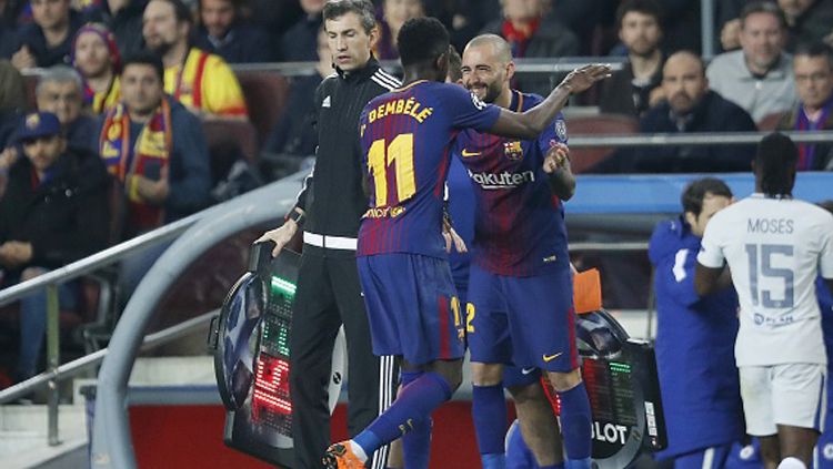 Gelandang sayap Barcelona, Aleix Vidal (kanan) saat menggantikan Ousmane Dembele. Copyright: © Getty Images