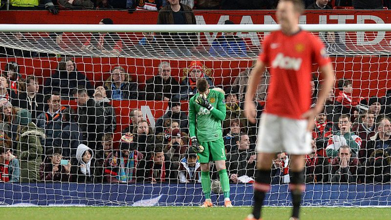 David De Gea melakukan blunder di semifinal EFL Cup 2014 vs Sunderland Copyright: © Getty Images