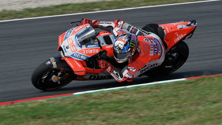 Jorge Lorenzo saat berada di lintasan balap. Copyright: © Getty Images