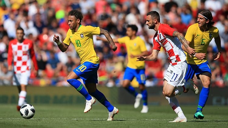 Neymar saat melawan Kroasia dalam pertandingan Pra Piala Dunia 2018 melawan Kroasia. Copyright: © Getty Images