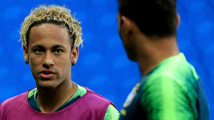 Neymar pamer rambut baru jelang laga Piala Dunia 2018 Brasil vs Swiss. Copyright: © Getty Images