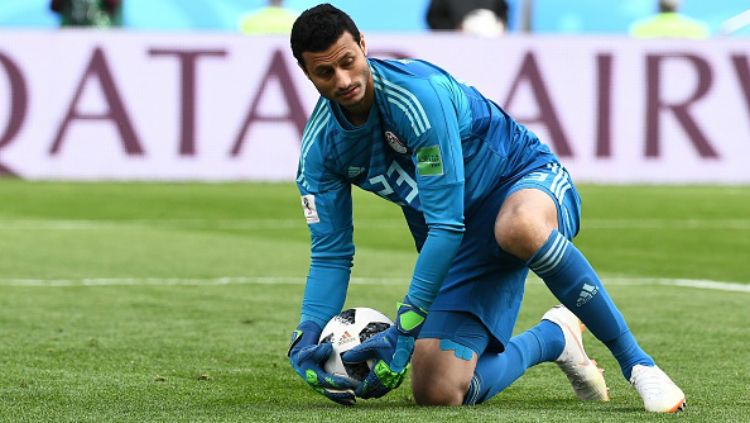 Mohamed El-Shenawy dalam laga Mesir vs Uruguay di Piala Dunia 2018. Copyright: © Getty Images