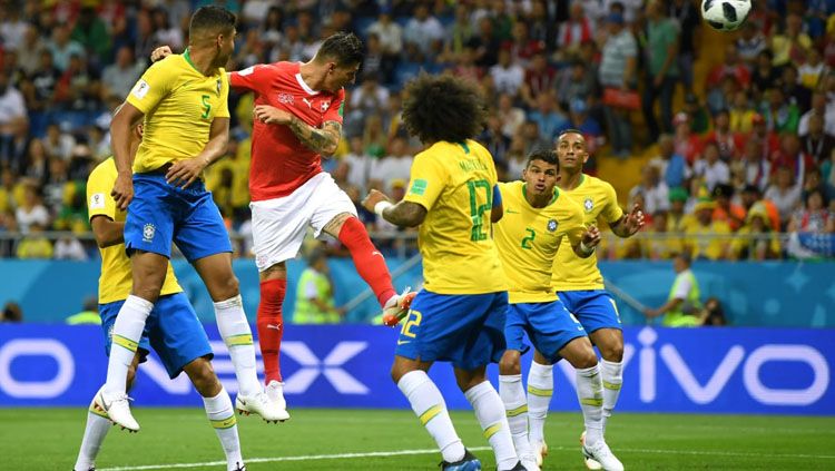 Momen ketika Steven Zuber membobol gawang Brasil di Piala Dunia 2018. Copyright: © FIFA.com