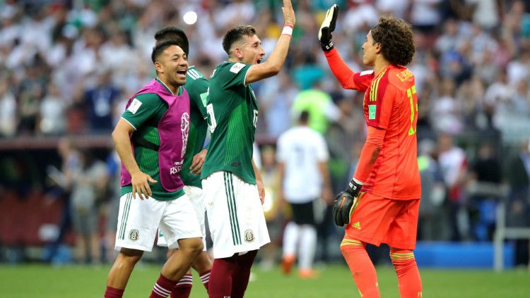 Kiper Meksiko, Guillermo Ochoa usai pertandingan Jerman vs Meksiko, Minggu (17/06/18). Copyright: © Getty Images