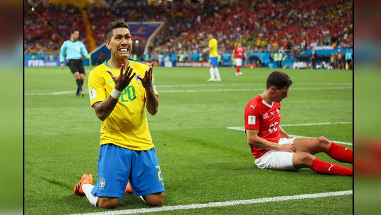 Roberto Firmino (kiri), striker Timnas Brasil. Copyright: © Getty Images