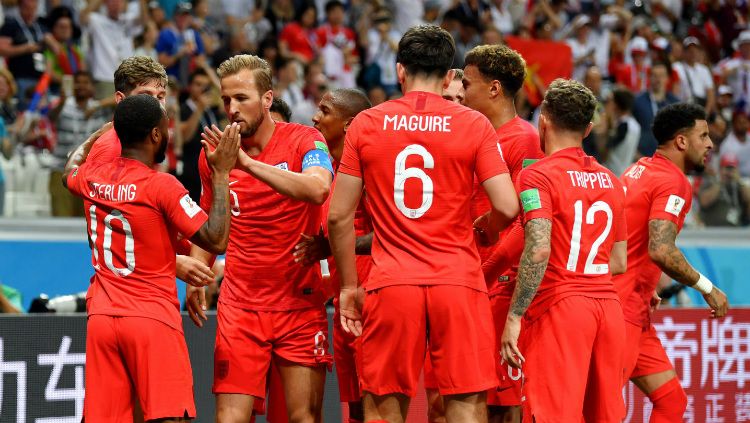 Skuat Timnas Inggris merayakan gol Harry Kane ke gawang Tunisia, dalam laga Grup G Piala Dunia 2018, Selasa (19/06/18). Copyright: © fifa.com
