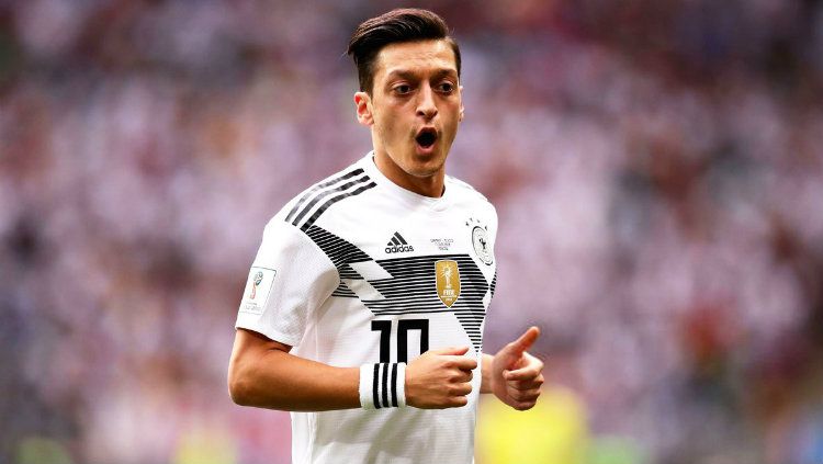 Gelandang Tim Nasional Jerman Mesut Ozil. Copyright: © Twitter/@PhotosArsenal