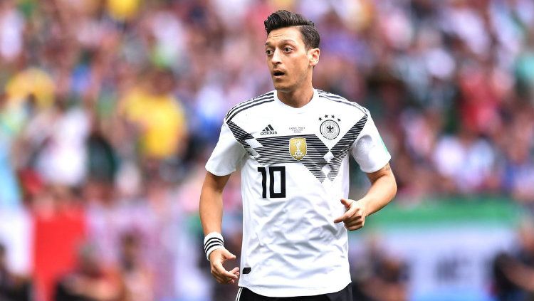 Gelandang Tim Nasional Jerman Mesut Ozil. Copyright: © Twitter/@PhotosArsenal