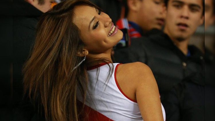 Model seksi Peru, Nissu Cauti janji akan buka bra jika Peru Cetak Gol Copyright: © The Sun