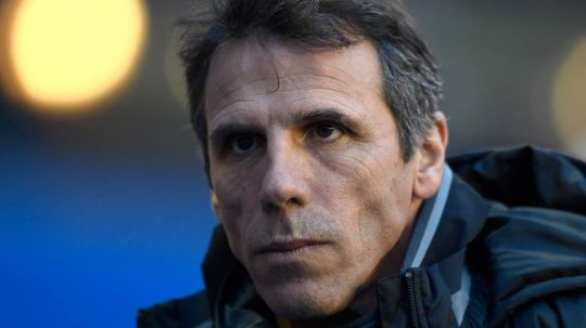 Ganfranco Zola Staff Pelatih Chelsea yang akan dampingi Maurizio Sarri Copyright: © The Independent