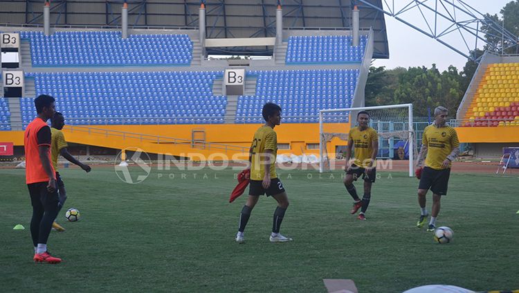 Suasana latihan Sriwijaya FC usai libur lebaran, Selasa (19/06/18) Copyright: © M.Effendi/INDOSPORT