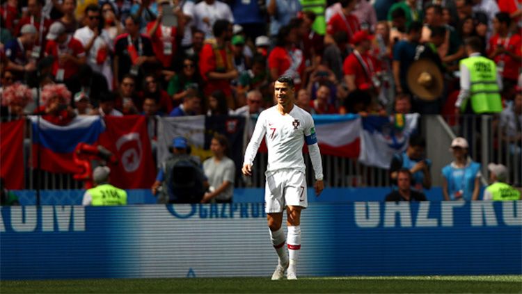 Bintang Portugal, Cristiano Ronaldo, berhasil mencetak gol dalam dua pertandingan Piala Dunia 2018 secara berturut-turut. Copyright: © Getty Images