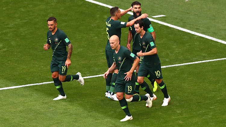 Para pemain Australia merayakan gol yang dicetak oleh Mile Jedinak lewat titik penalti. Copyright: © Getty Images