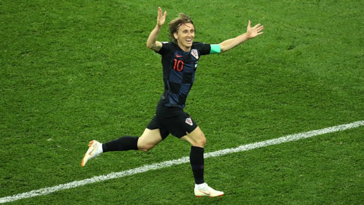 Luka Modric saat berlaga di Piala Dunia 2018 bersama Timnas Kroasia. Copyright: © Getty Images