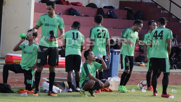 Persebaya Surabaya saat latihan. Copyright: © Fitra Herdian/INDOSPORT