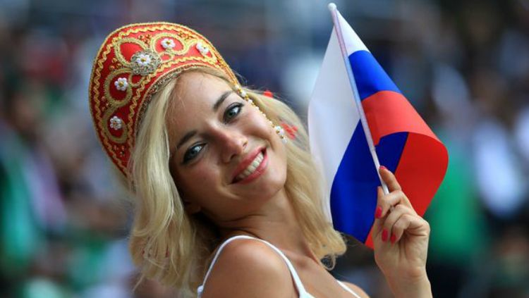 Natalya Nemchinova, fan cantik Rusia di Piala Dunia 2018. Copyright: © Getty Images