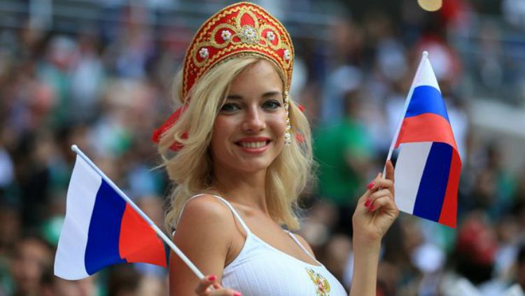 Natalya Nemchinova, fan cantik Rusia di Piala Dunia 2018. Copyright: © Getty Images