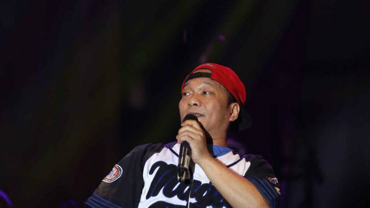 Iwa K saat tampil manggung. Copyright: &copy; Bintang.com/Nurwahyunan